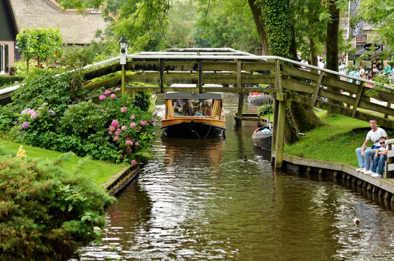 Visit Giethoorn - Giethoorn Boat Rental Tours